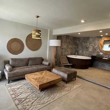 The Noverian Bios Santorini Boutique 5* サントリーニ