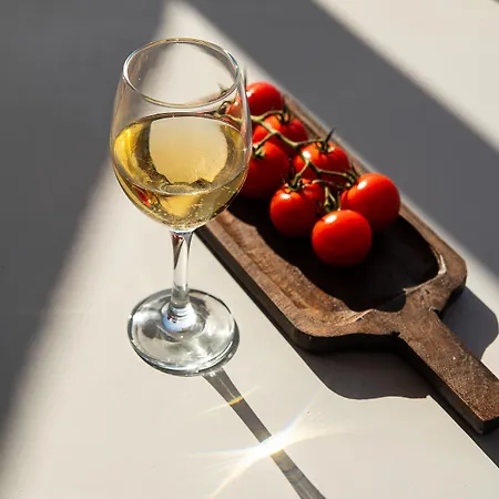 The Noverian Bios Santorini סנטוריני