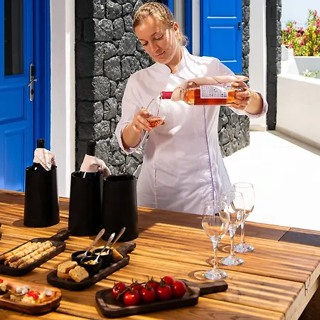 The Noverian Bios Santorini מלון